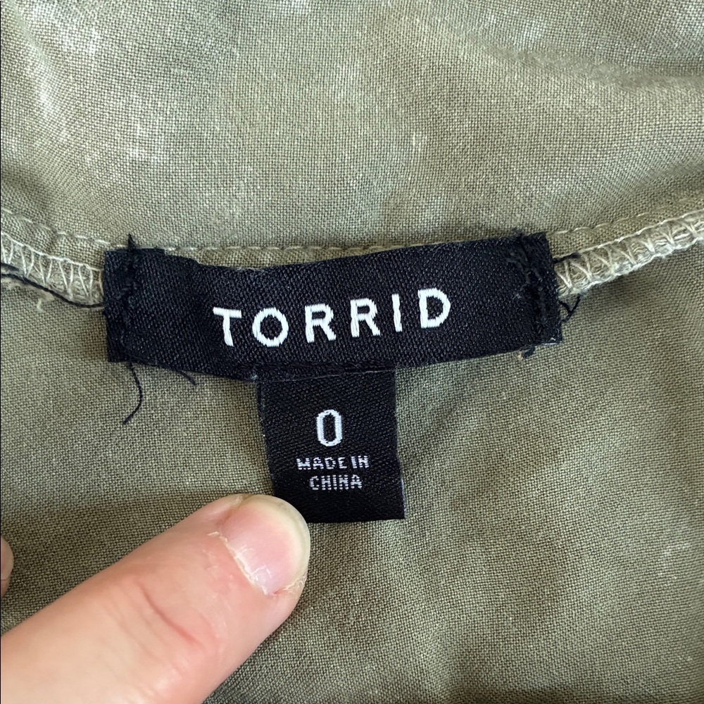 TORRID Olive Green Button-Down Skater Skirt with suspenders pockets Y2K size 0 - Picture 9 of 9